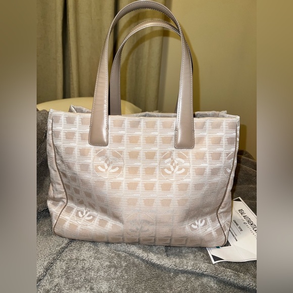 CHANEL BEIGE TOTE IN EXCELLENT CONDITION - Picture 9 of 9